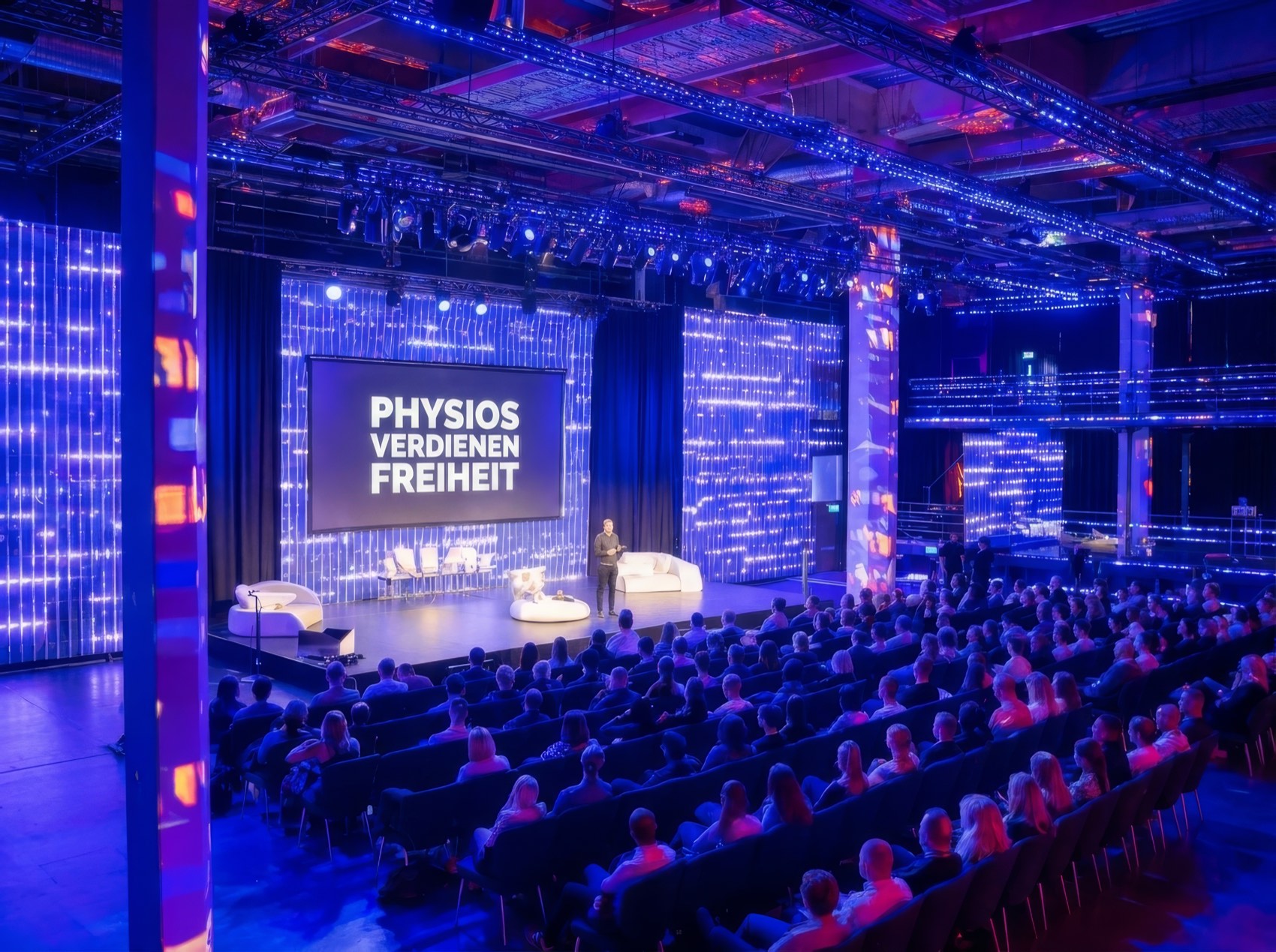 Physios verdienen Freiheit – das Event 2026, Bühne mit Publikum